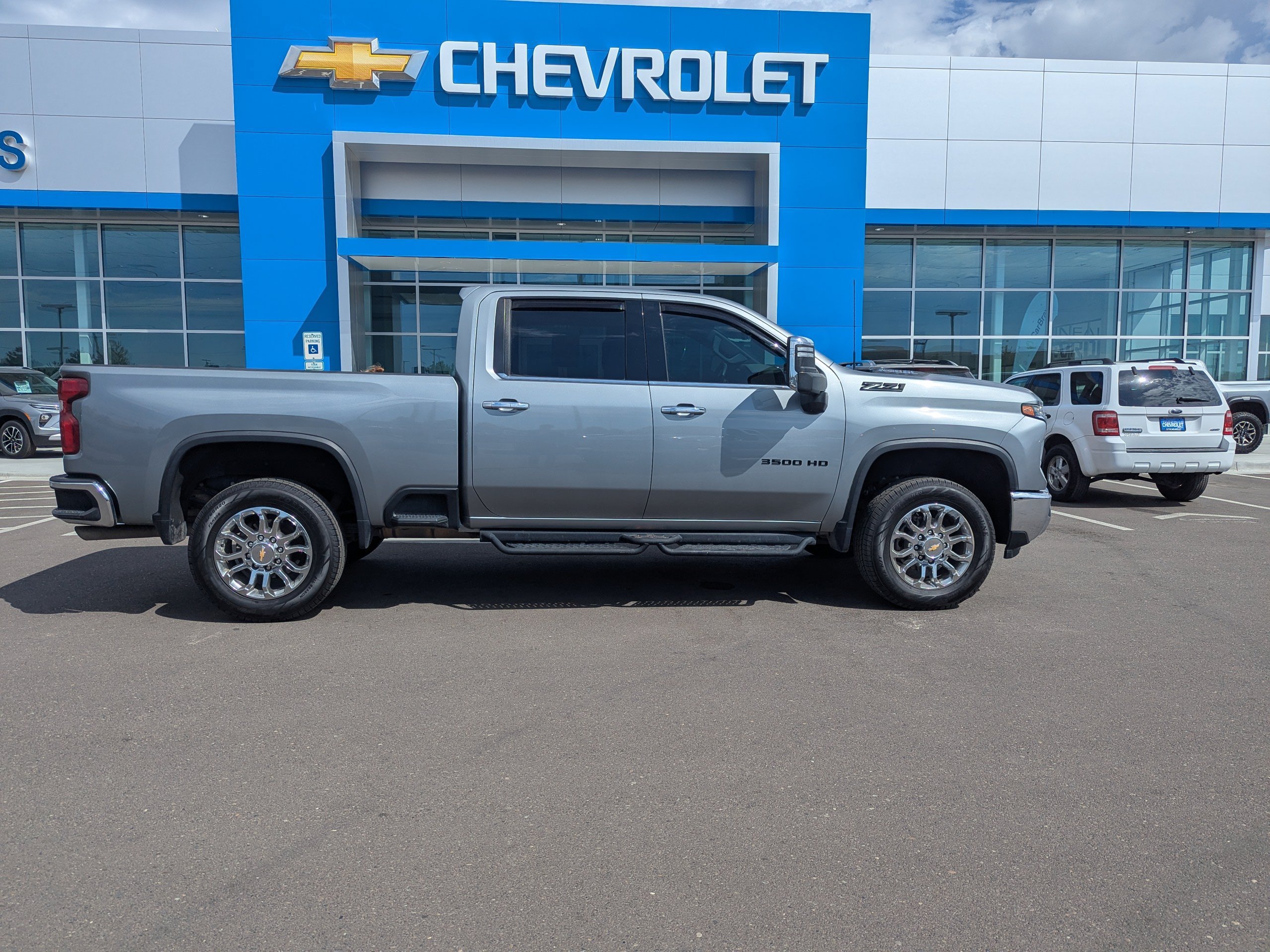 Used 2024 Chevrolet Silverado 3500 LTZ w/ LTZ Convenience Package AWD/4WD image 34
