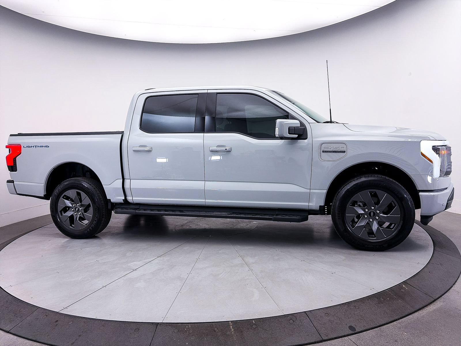Used 2023 Ford F150 Lightning Lariat AWD/4WD image 42