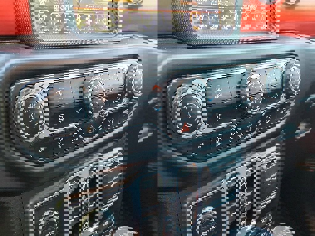 Used 2018 Jeep Wrangler Unlimited Rubicon AWD/4WD image 27