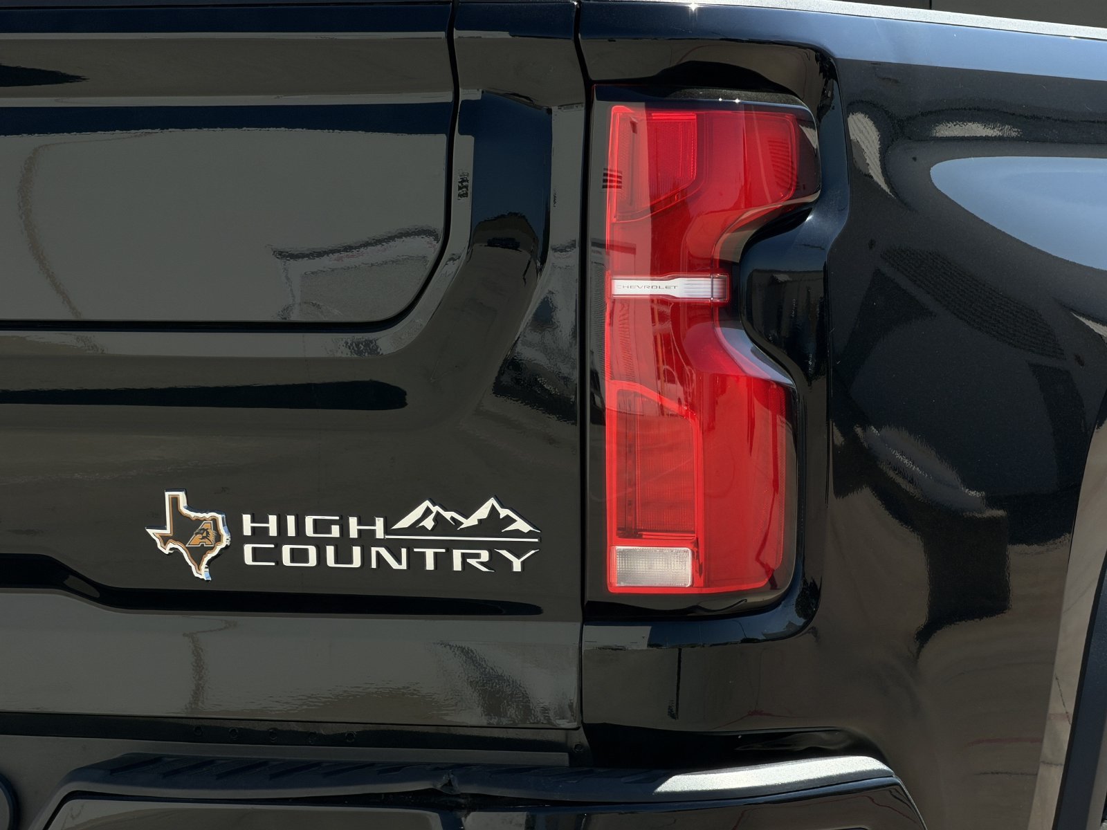 Used 2024 Chevrolet Silverado 2500 High Country w/ High Country Premium Package AWD/4WD image 14