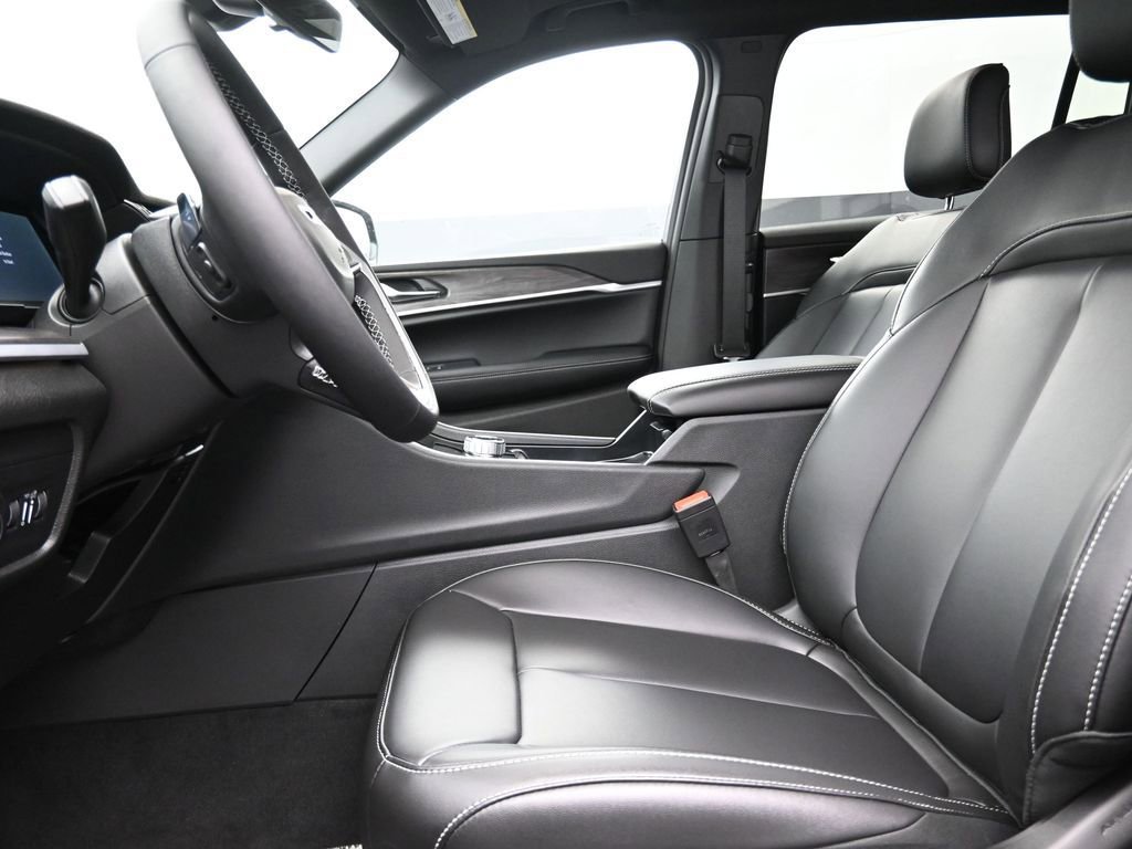New 2025 Jeep Grand Cherokee L Limited w/ Black Appearance Package image 13
