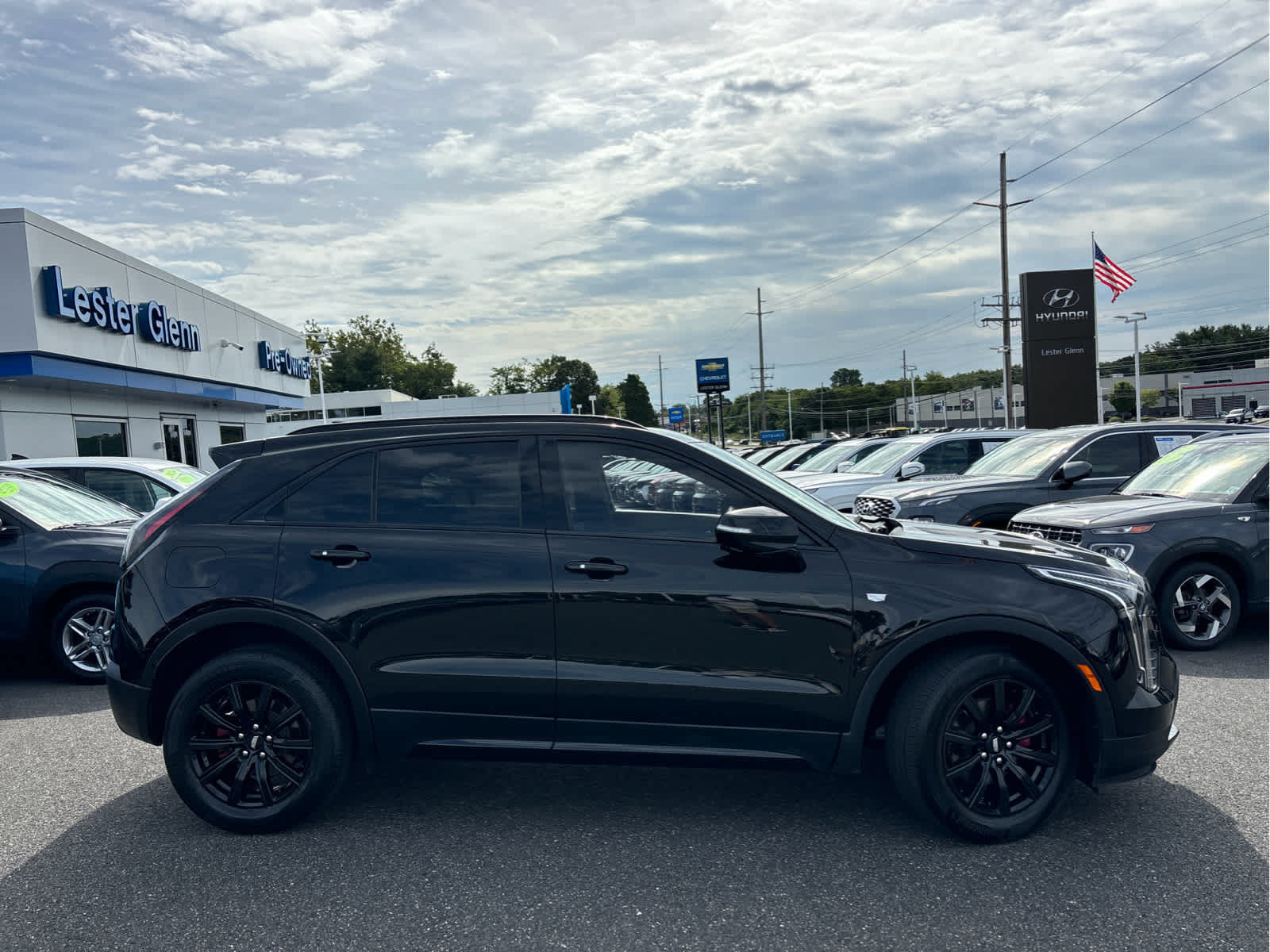 Certified 2021 Cadillac XT4 Sport w/ Enhanced Visibility Package AWD/4WD image 2