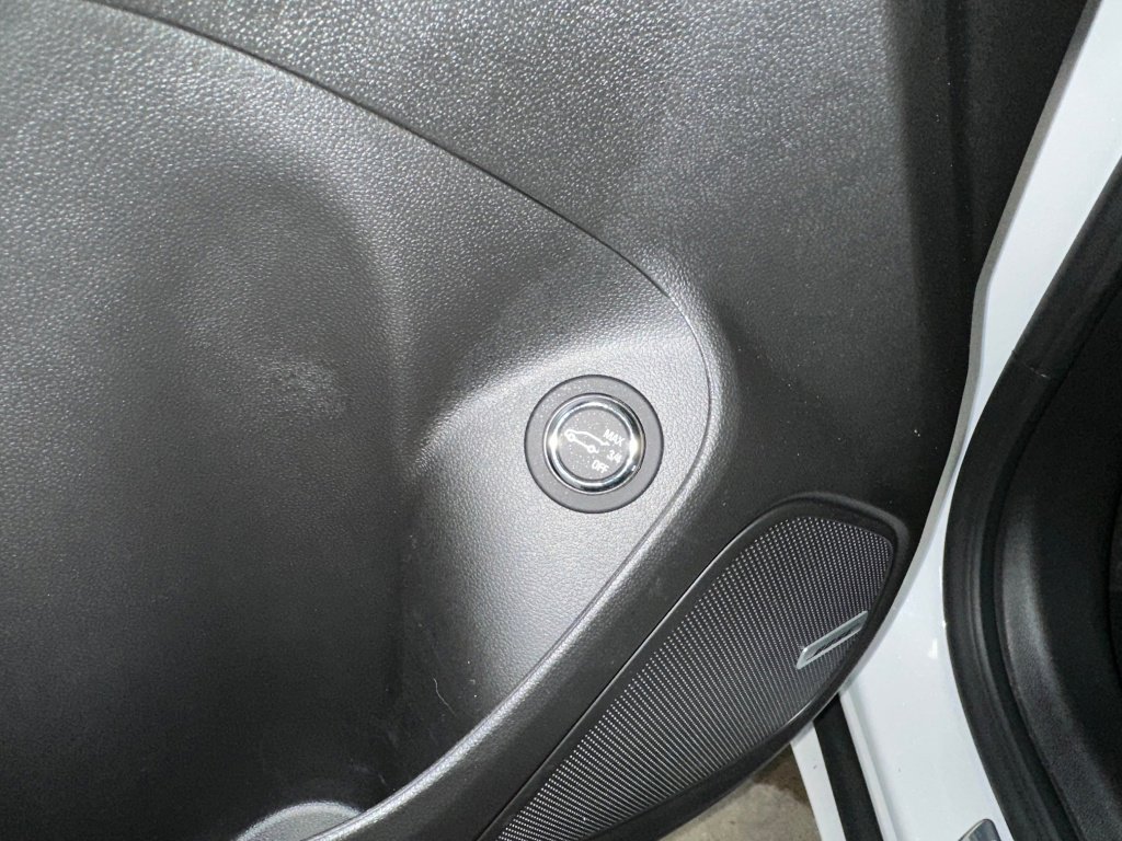 Certified 2024 Buick Encore GX Avenir w/ Avenir Convenience Package image 9