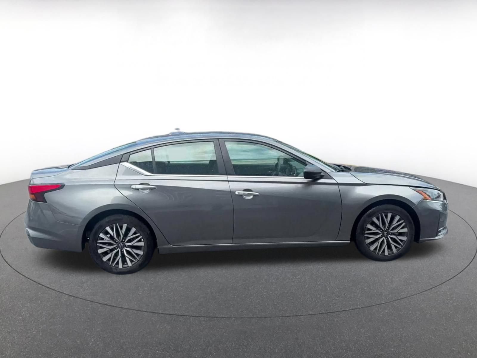 Used 2025 Nissan Altima 2.5 SV FWD image 15