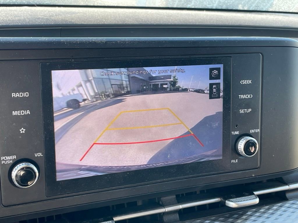 Used 2022 Kia Carnival LX FWD image 7