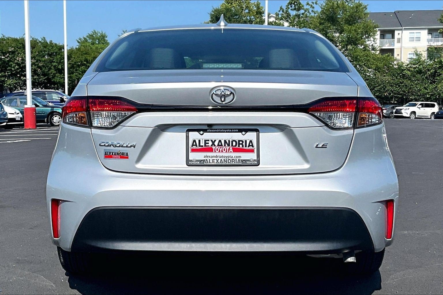Used 2025 Toyota Corolla LE FWD image 4