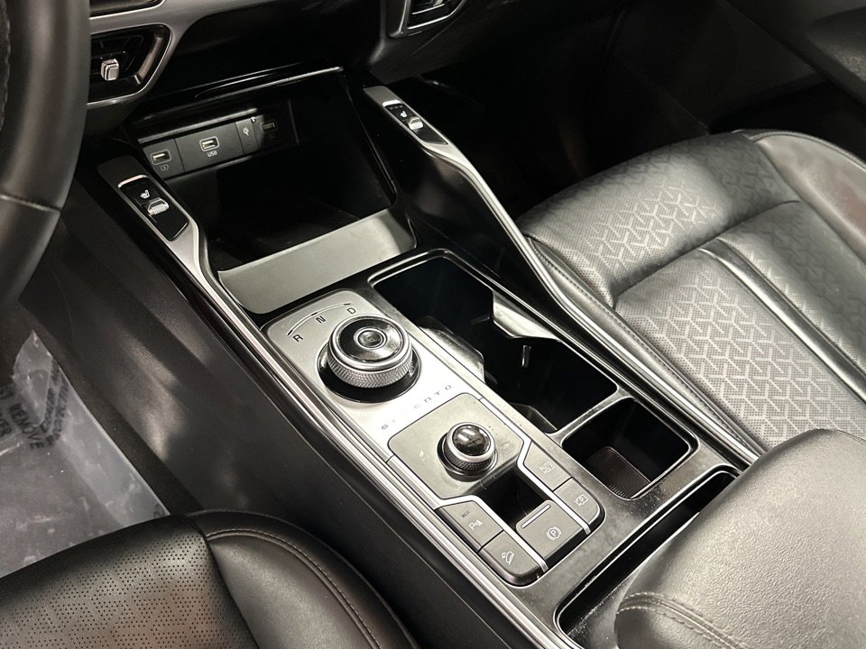 Used 2023 Kia Sorento EX image 9