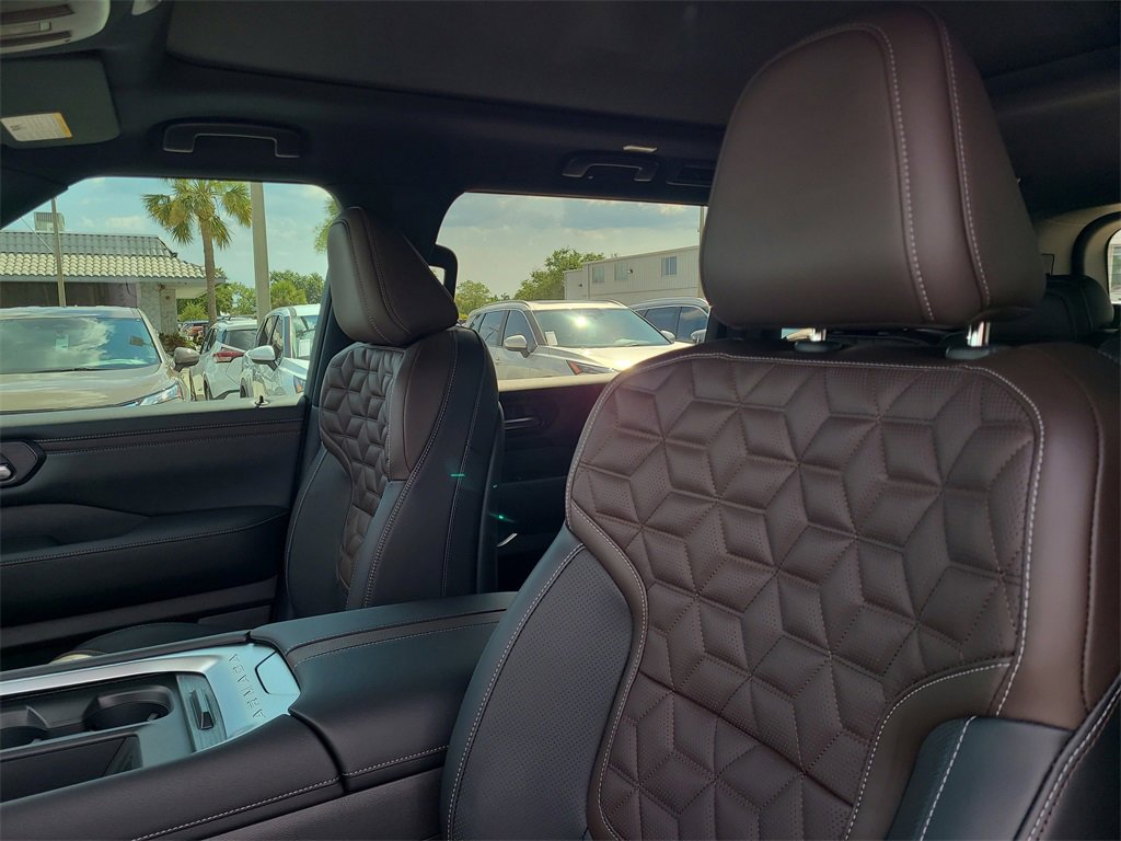 New 2025 Nissan Armada Platinum Reserve image 11