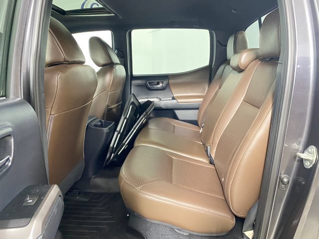 Used 2017 Toyota Tacoma Limited w/ Tow Package AWD/4WD image 11