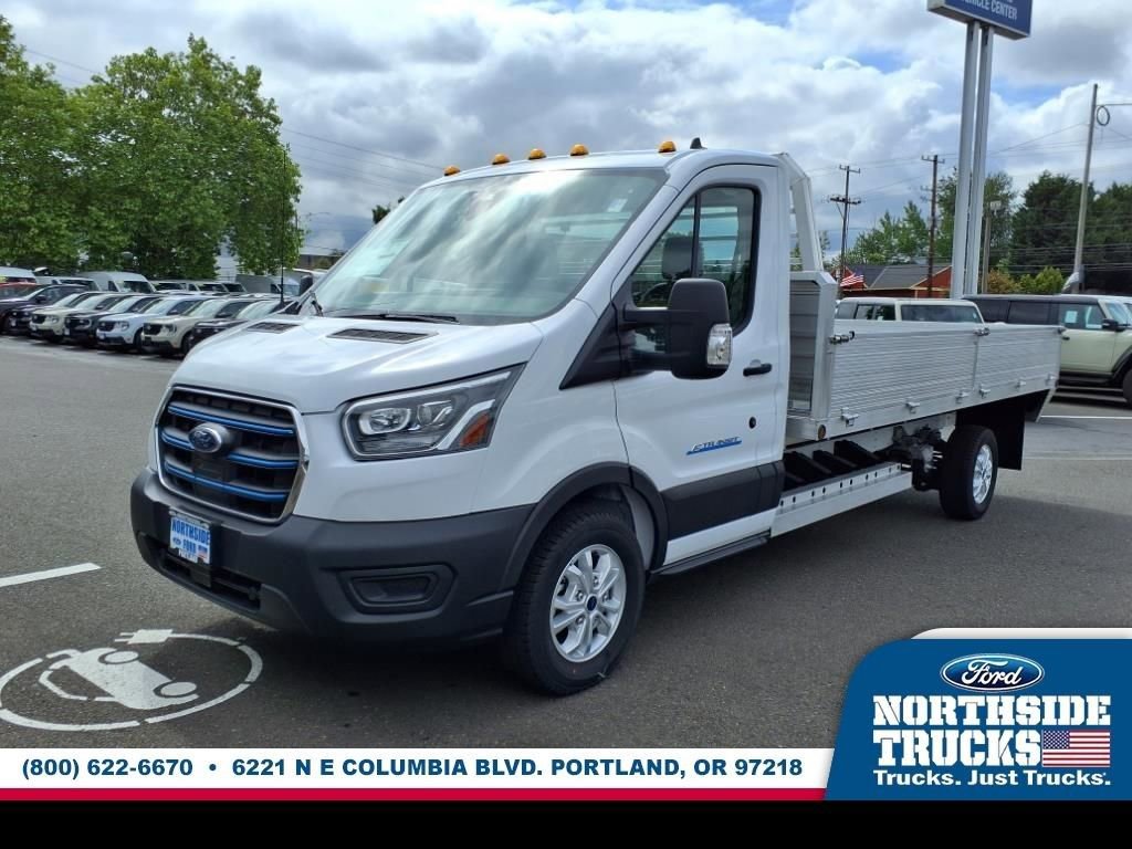New 2023 Ford E-Transit image 2