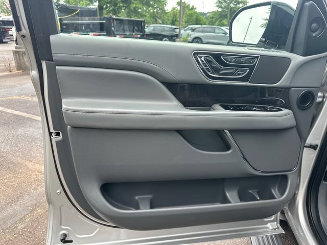 Used 2019 Lincoln Navigator Reserve AWD/4WD image 12