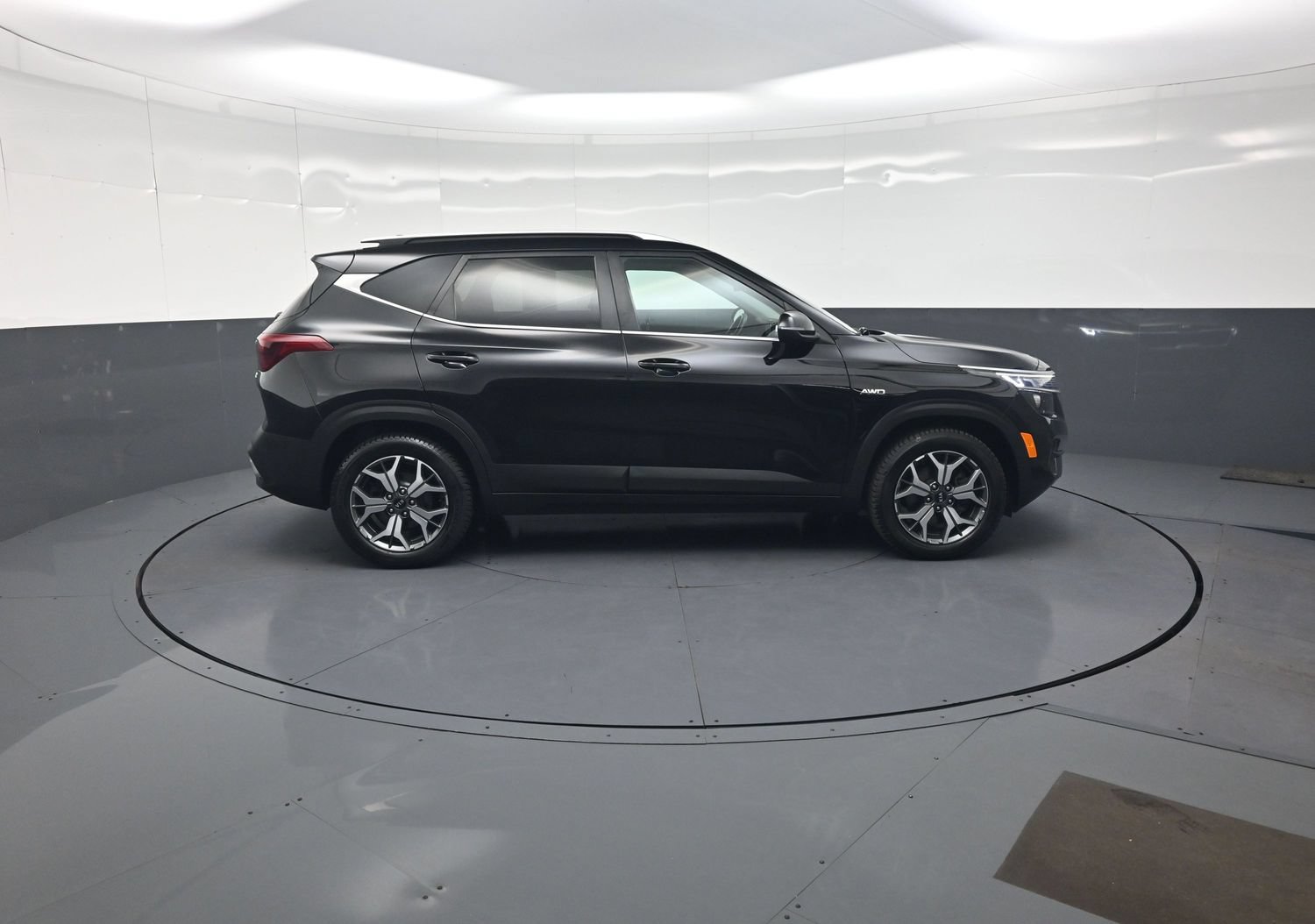 Used 2021 Kia Seltos EX AWD/4WD image 2