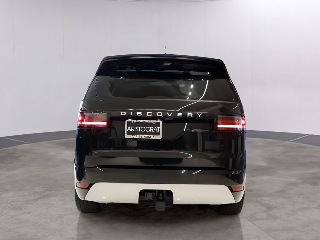 Certified 2025 Land Rover Discovery Metropolitan Edition image 12