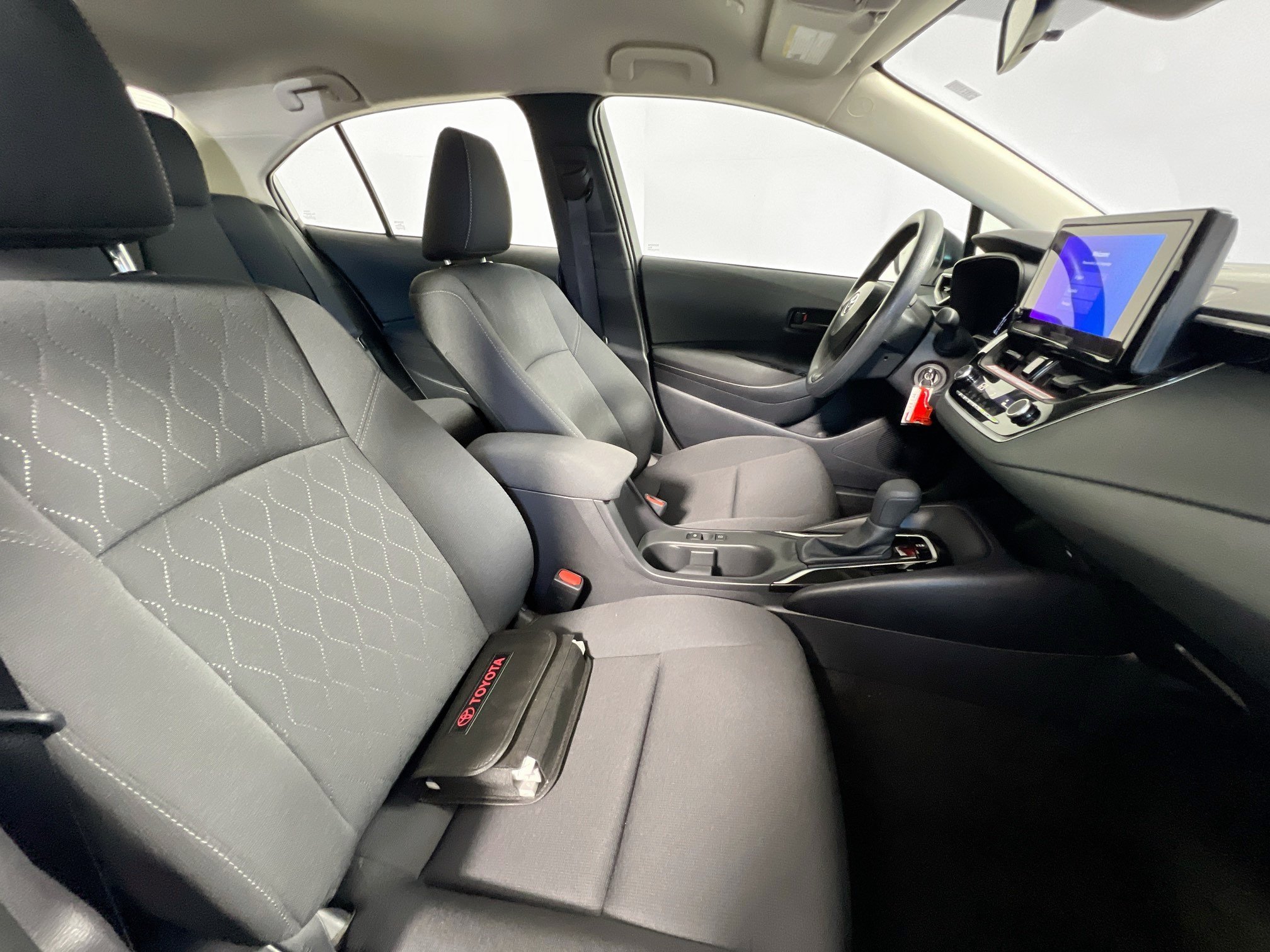 Used 2026 Toyota Corolla LE FWD image 28