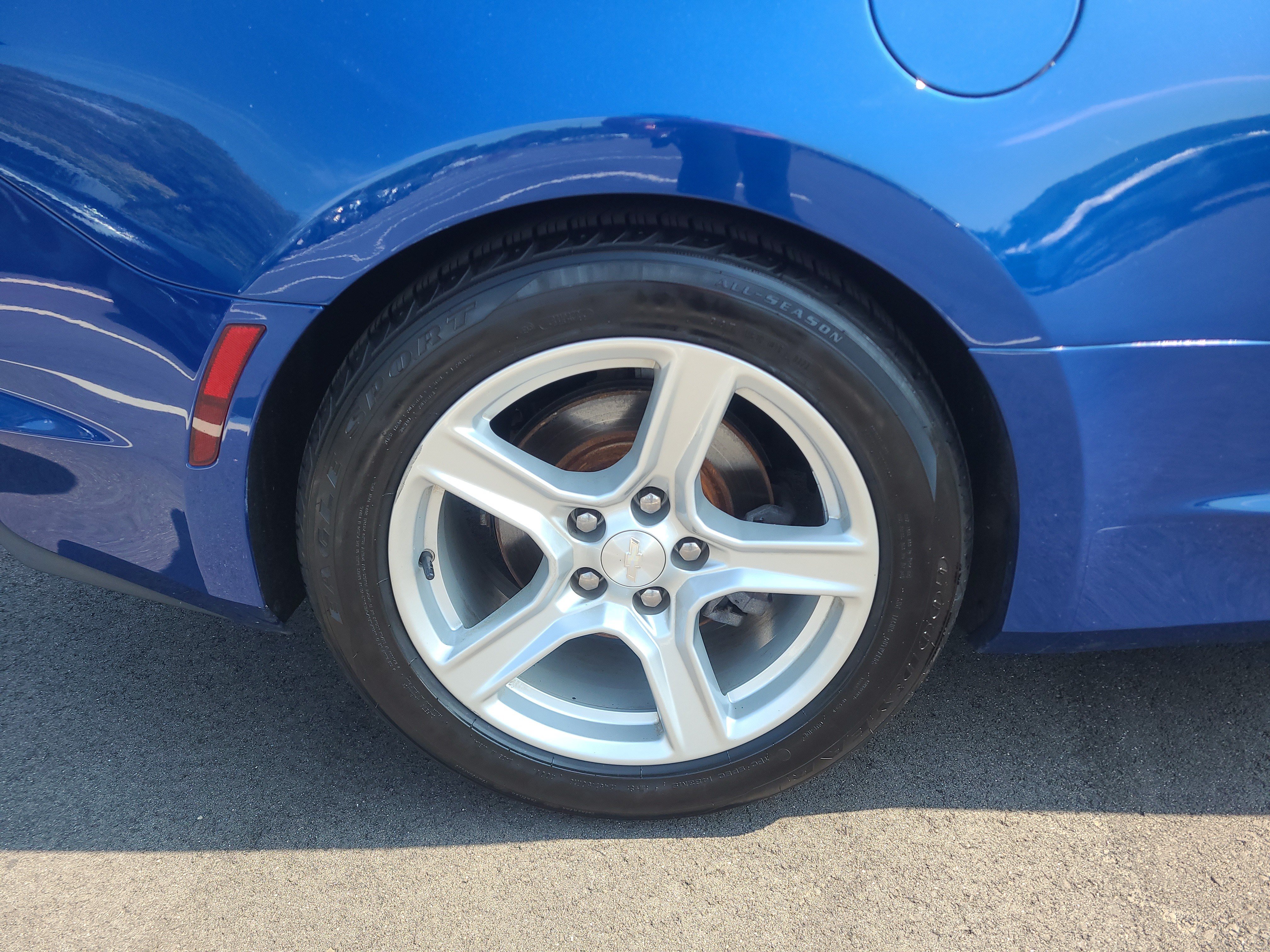 Used 2020 Chevrolet Camaro LT RWD image 11