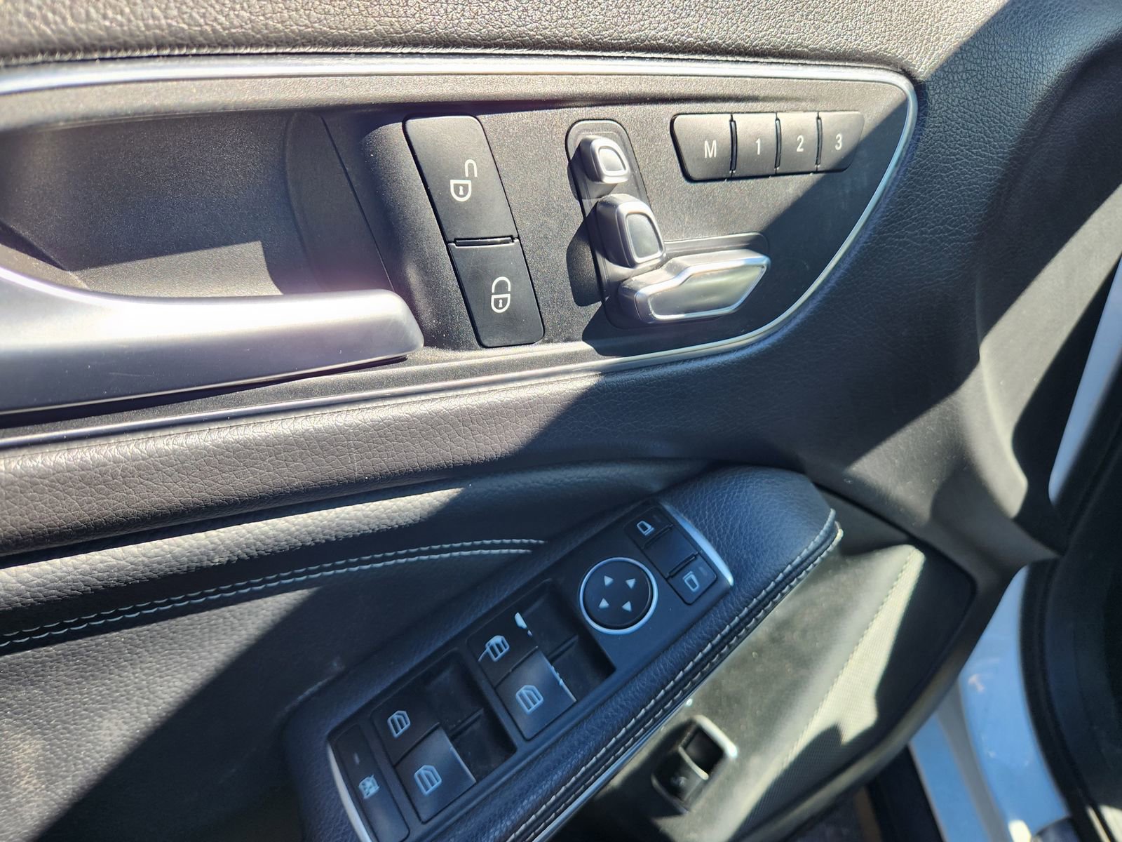 Used 2020 Mercedes-Benz GLA 250 4MATIC w/ Premium Package image 18