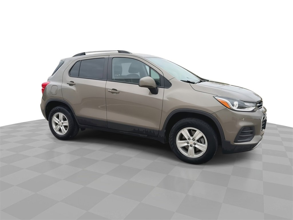 Used 2022 Chevrolet Trax LT w/ LT Convenience Package image 2