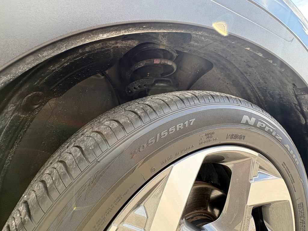 Used 2025 Hyundai Venue SEL FWD image 21