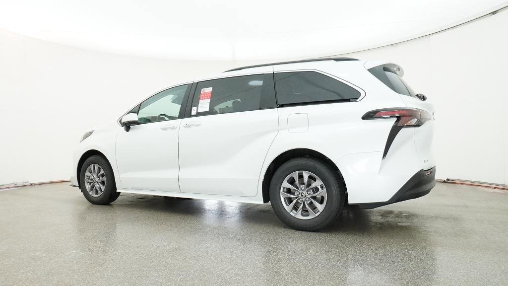 New 2026 Toyota Sienna XLE FWD image 8
