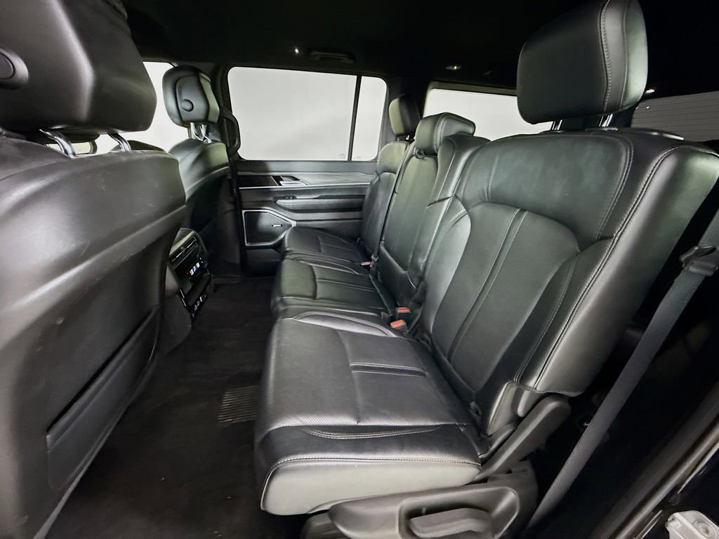 Used 2023 Jeep Wagoneer Series III w/ Preferred Equipment Group image 27