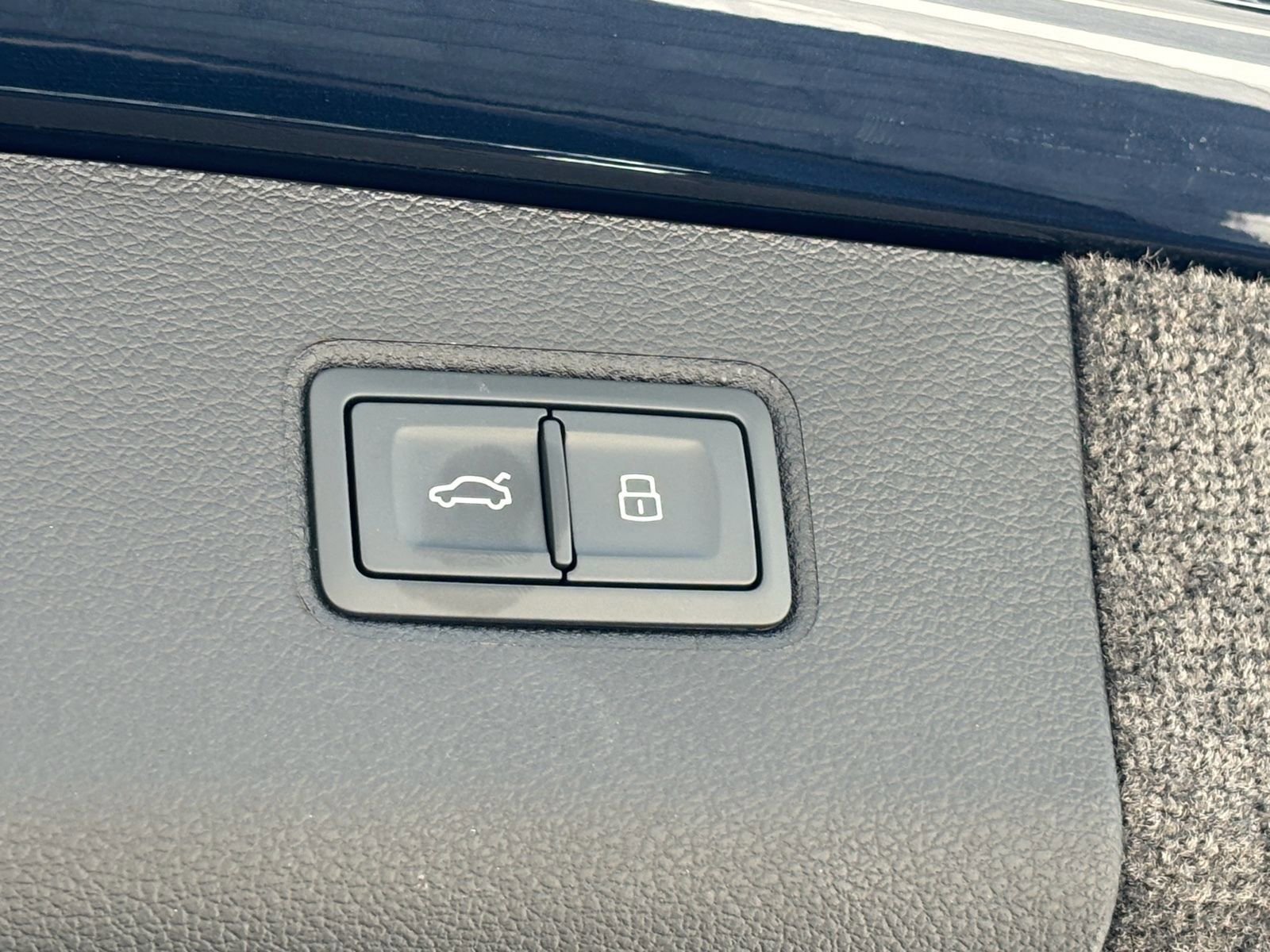 Used 2024 Bentley Bentayga image 35