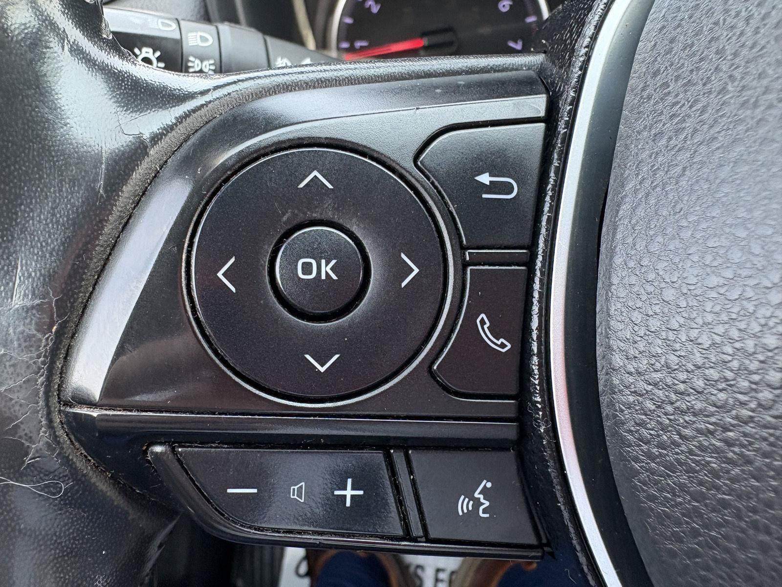 Used 2019 Toyota RAV4 XLE Premium w/ Cold Weather Package AWD/4WD image 13
