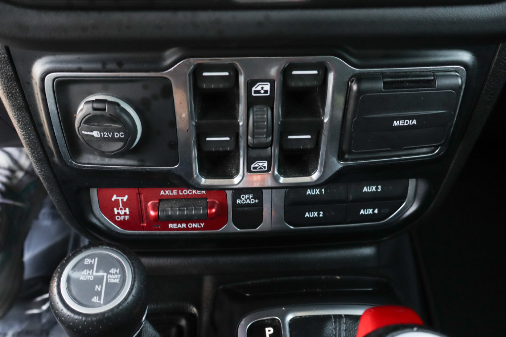 Used 2024 Jeep Gladiator Mojave AWD/4WD image 37