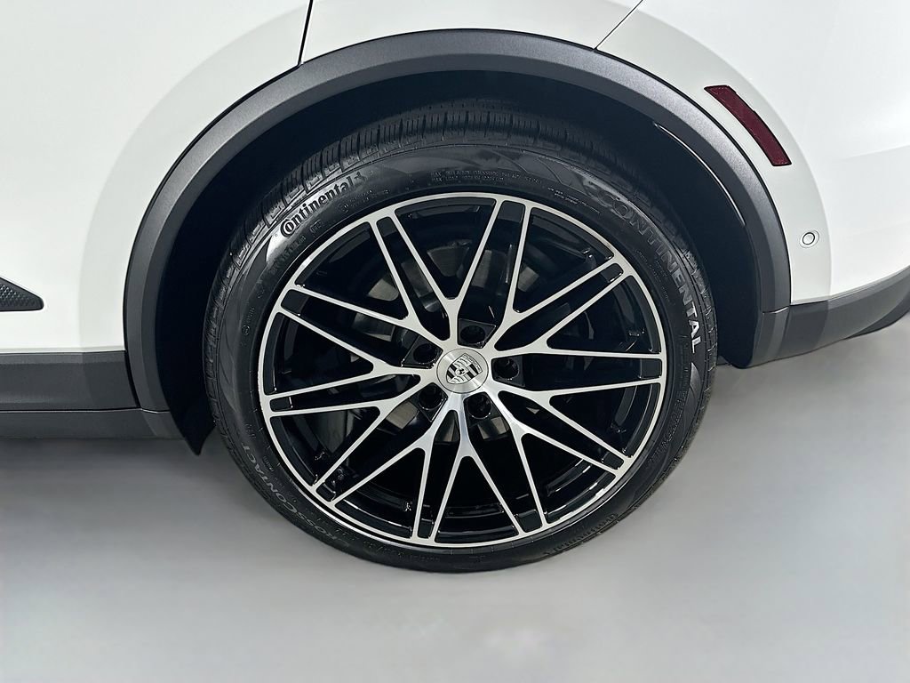 Certified 2025 Porsche Macan Electric image 32