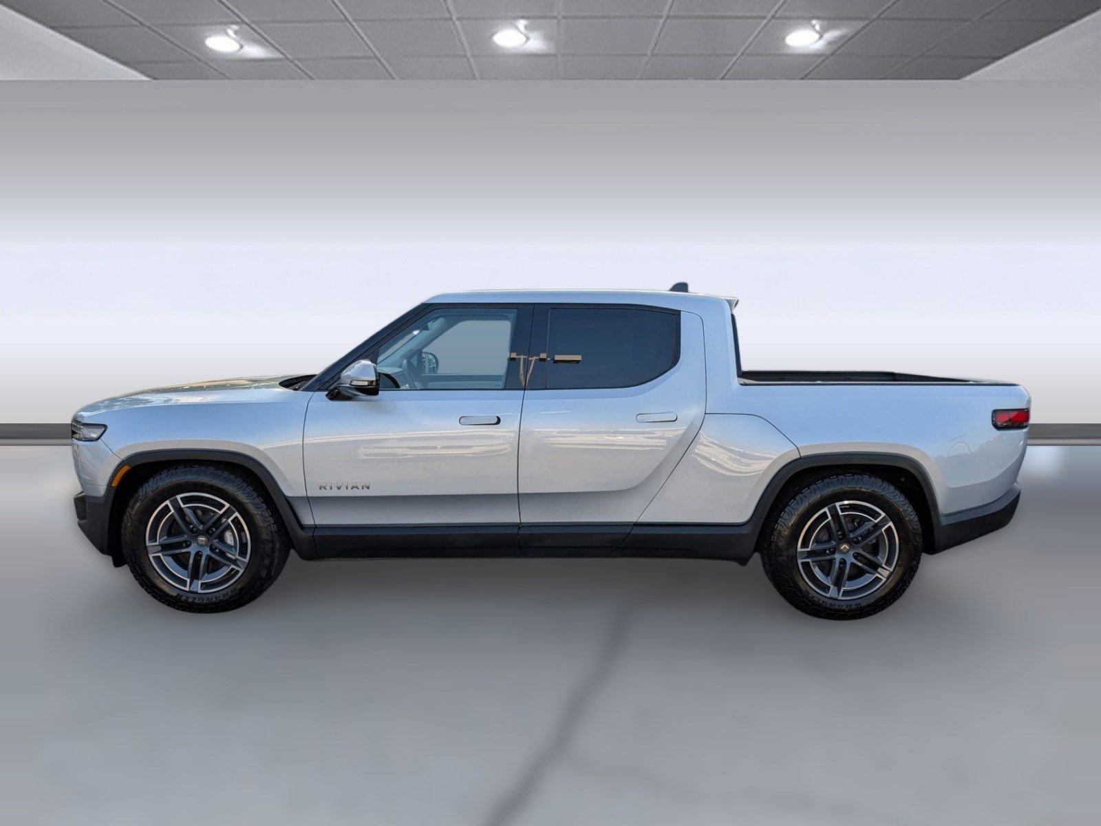 Used 2025 Rivian R1T Adventure image 2