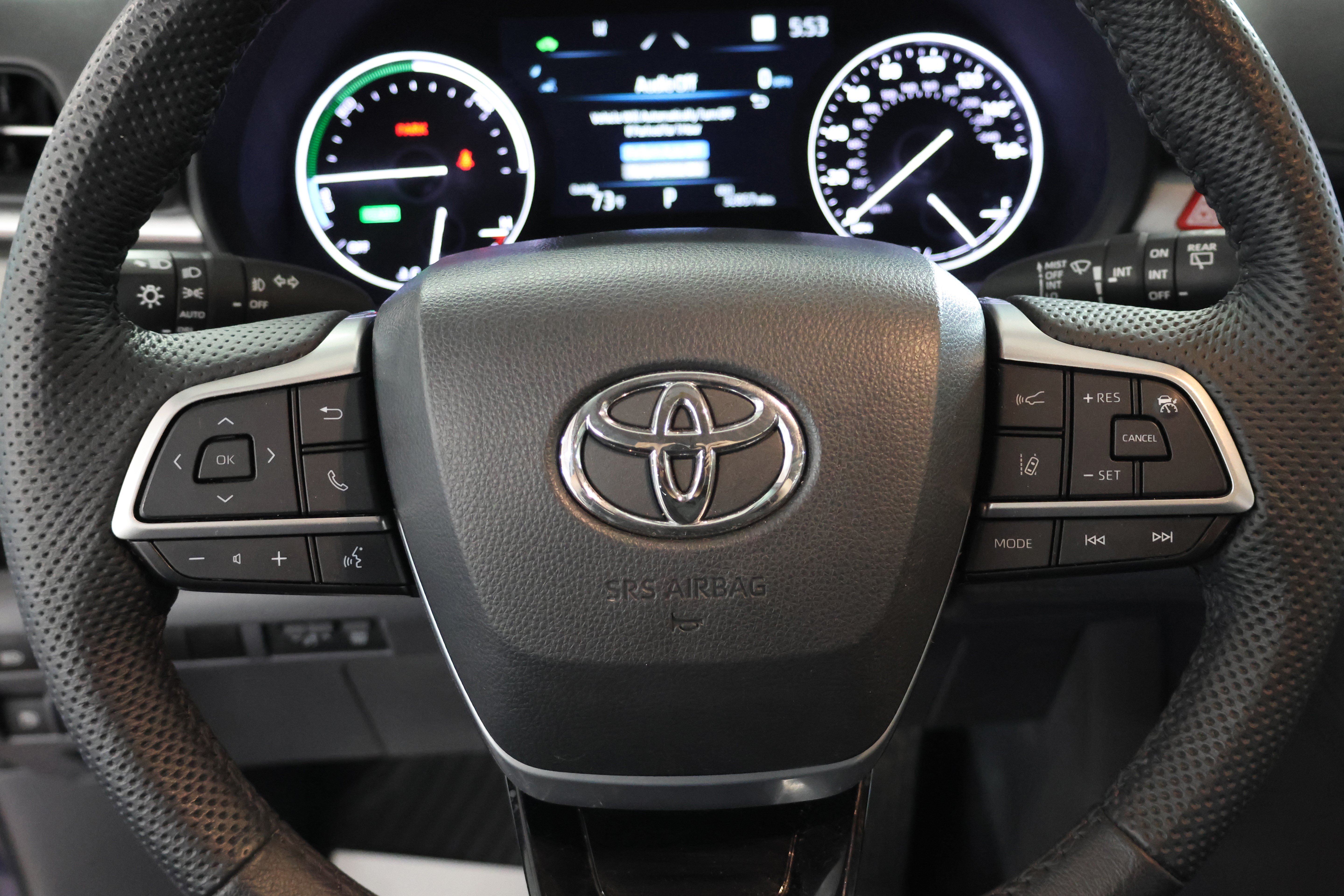 Certified 2023 Toyota Sienna Limited AWD/4WD image 30