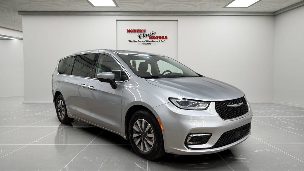 Used 2023 Chrysler Pacifica Touring-L FWD image 7