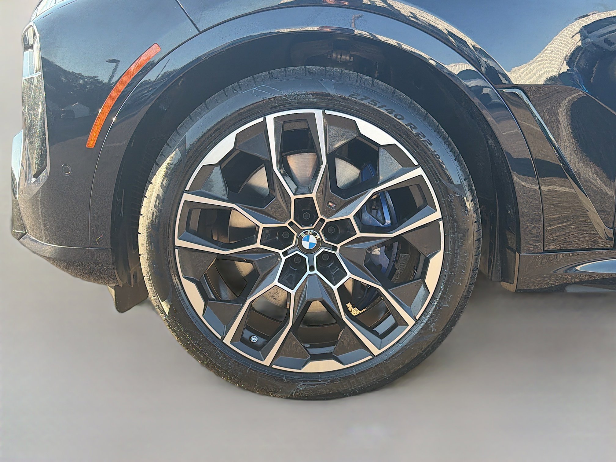 Used 2023 BMW X7 M60i w/ Climate Comfort Package image 43