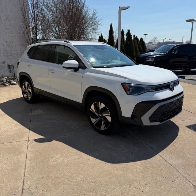 Used 2025 Volkswagen Taos SE AWD/4WD image 7
