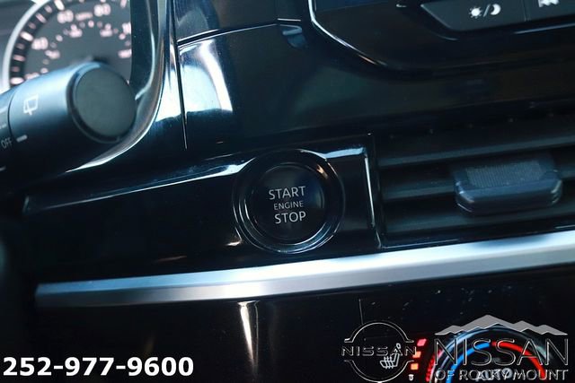 Used 2025 Nissan Pathfinder SV image 23