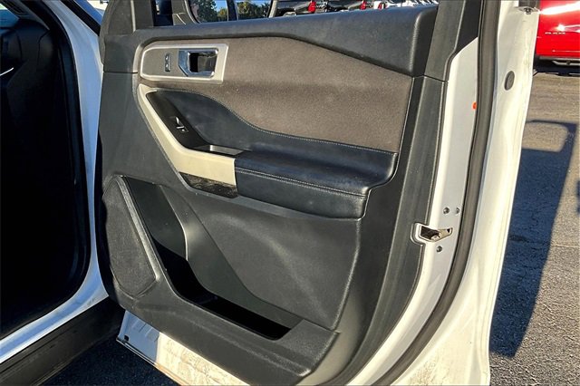 Used 2020 Ford Explorer XLT w/ Comfort Package image 25