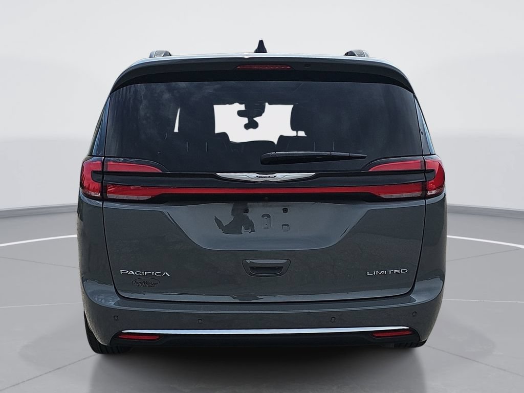 Used 2023 Chrysler Pacifica Limited FWD image 5