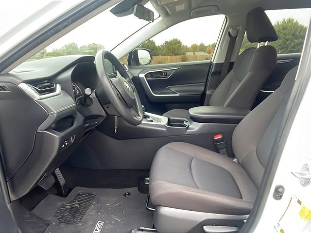 Used 2021 Toyota RAV4 LE image 21