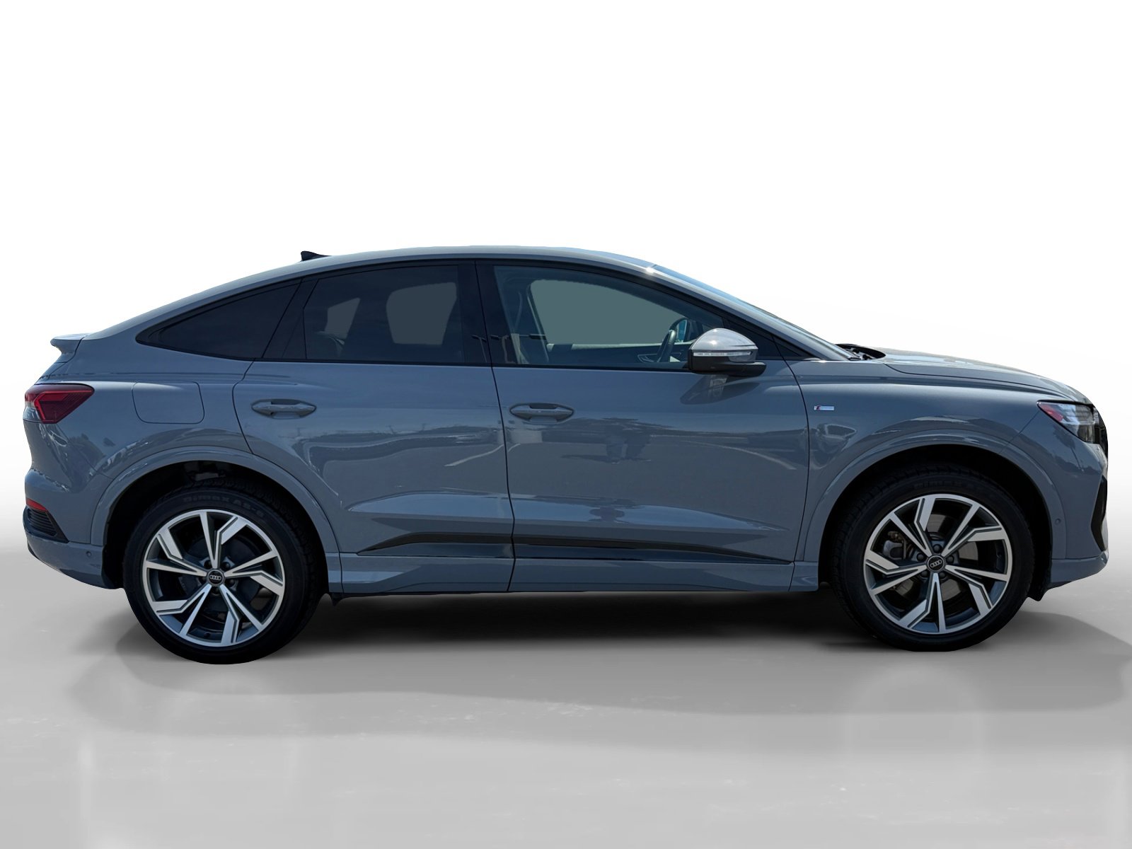 Used 2024 Audi Q4 e-tron Prestige w/ Black Optic Plus Package AWD/4WD image 6