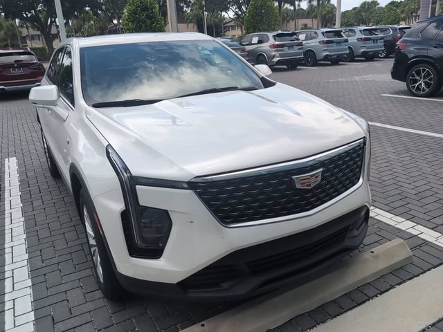 Used 2024 Cadillac XT4 Luxury w/ Cold Weather Package FWD image 9