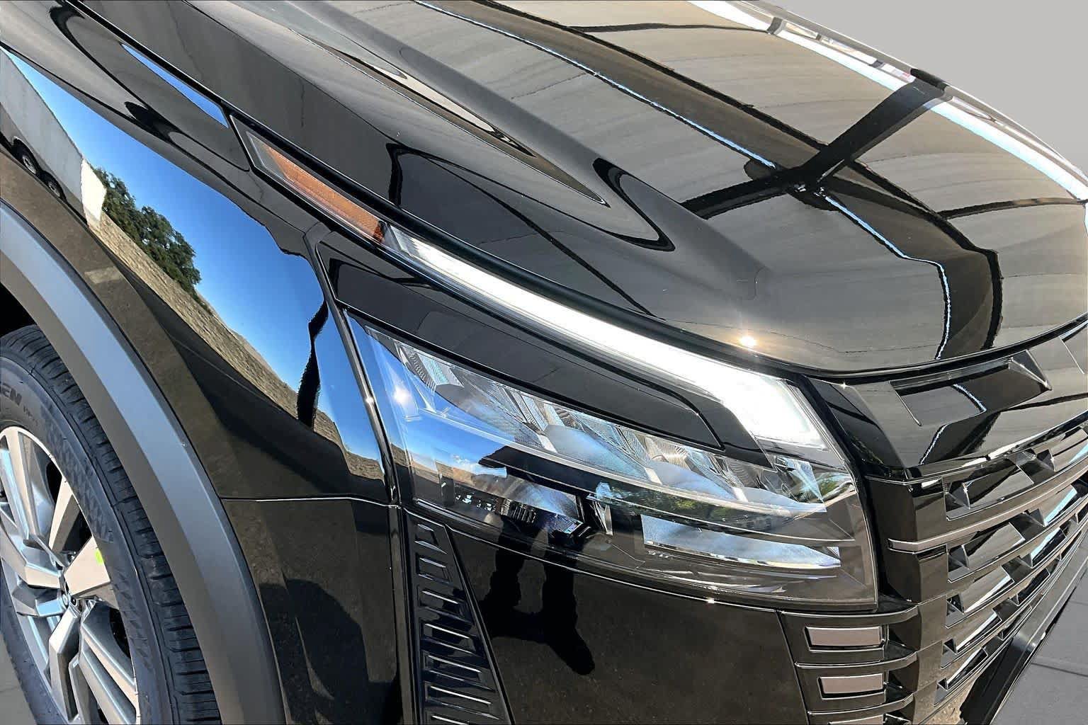 New 2026 Nissan Pathfinder SL FWD image 18