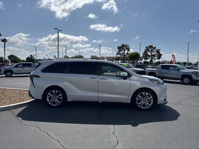 Certified 2023 Toyota Sienna Platinum FWD image 5