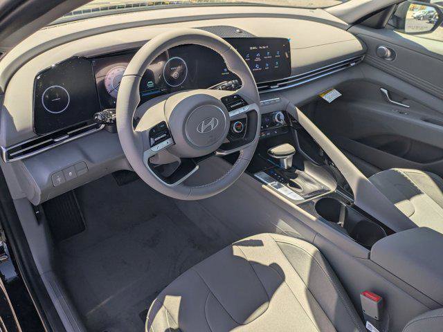Used 2025 Hyundai Elantra SEL FWD image 17