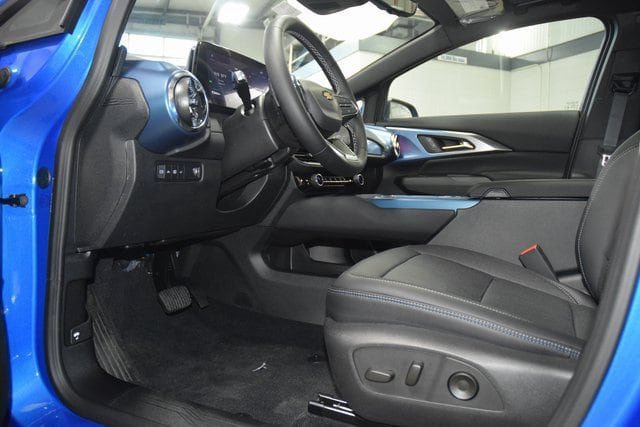 New 2026 Chevrolet Equinox EV LT w/ Convenience Package II FWD image 34