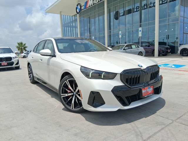 New 2026 BMW 530i w/ M Sport Package RWD image 1
