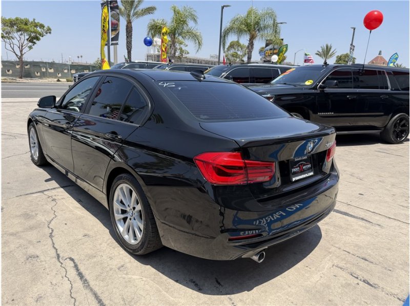 Used 2018 BMW 320i Sedan RWD image 4