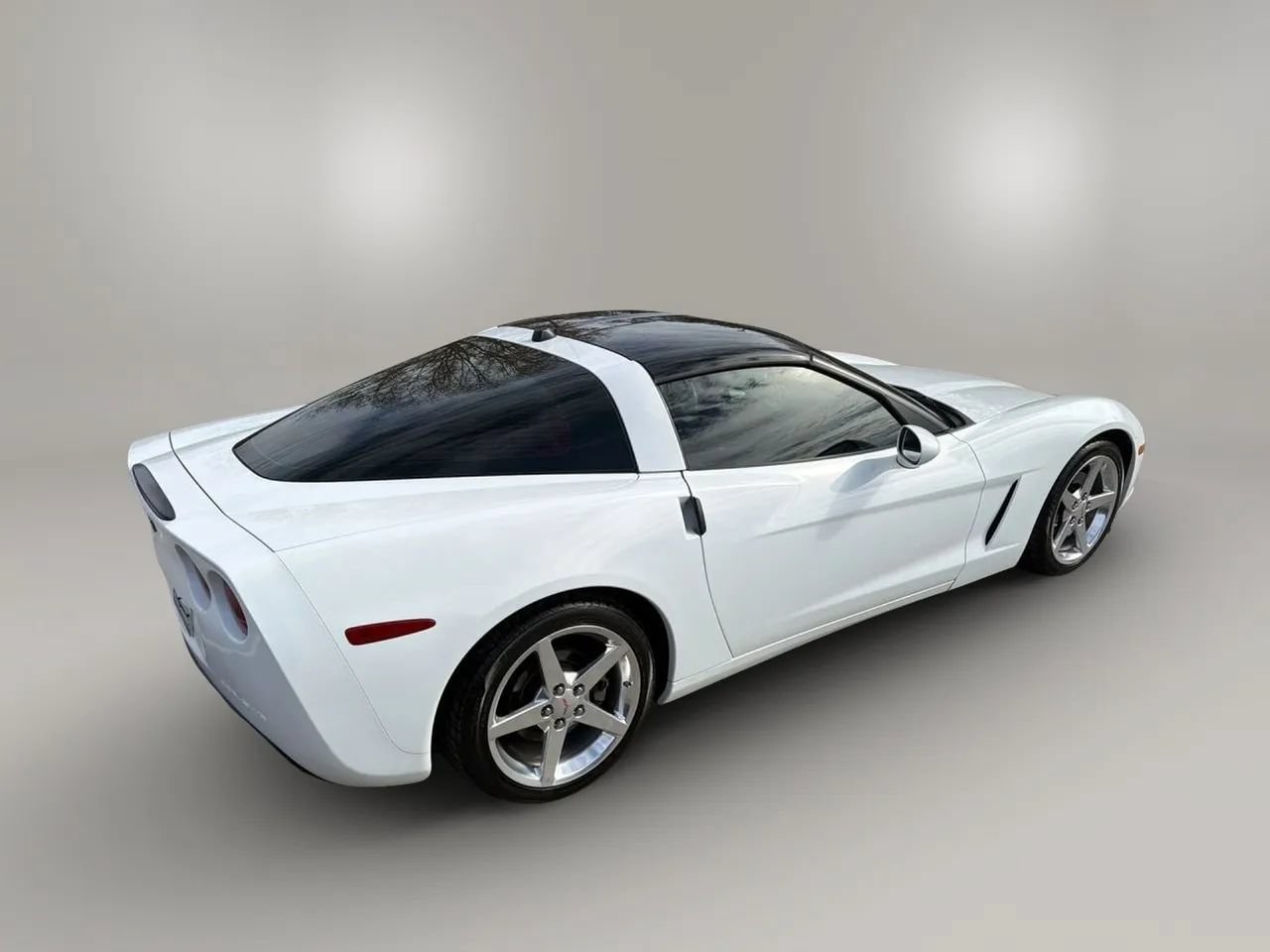 Used 2005 Chevrolet Corvette Coupe w/ Preferred Equipment Group RWD image 4
