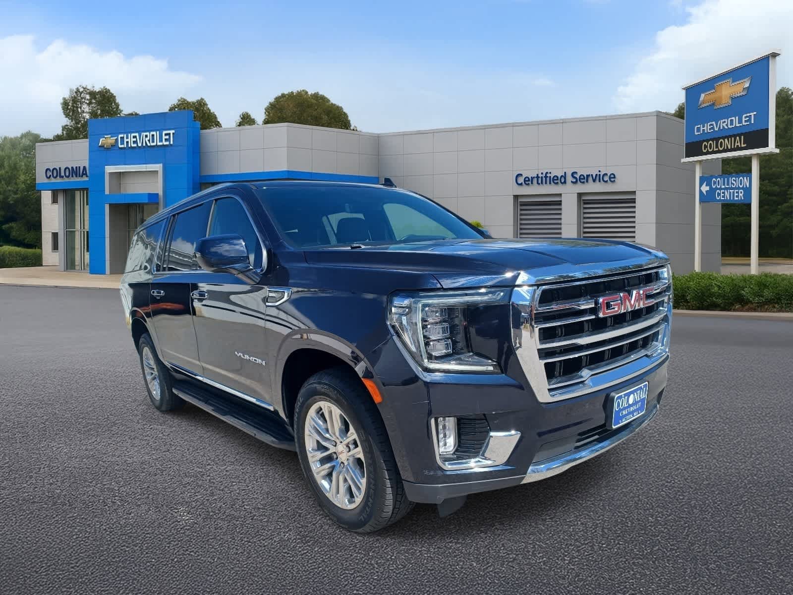 Used 2023 GMC Yukon XL SLT image 2