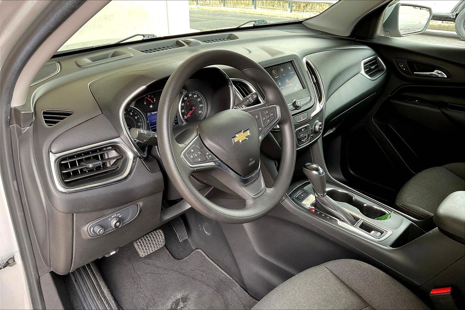 Used 2020 Chevrolet Equinox LT image 18