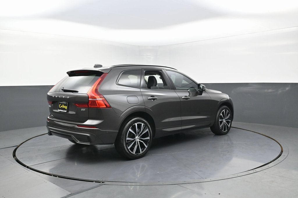 Used 2023 Volvo XC60 B5 Plus image 3