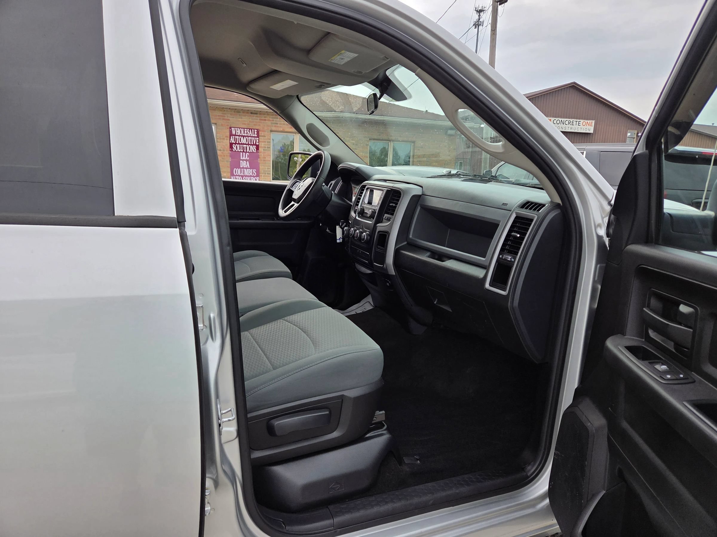 Used 2017 RAM 1500 Express AWD/4WD image 22
